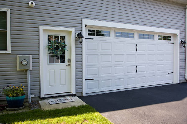 24/7 Emergency Garage Door Panel Replacement experts in Seven Corners, VA